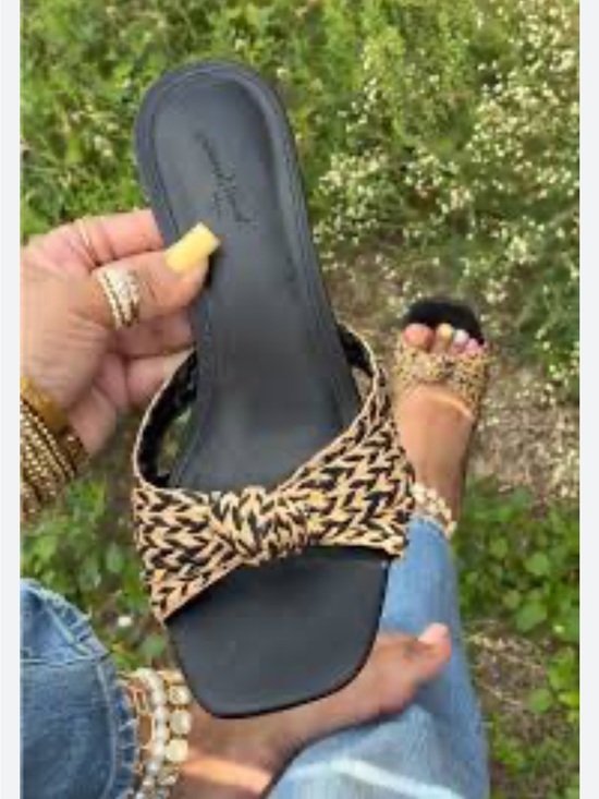 Universal Thread Shoes - NWT Universal Thread Woven Bow-Accent Slide Sandals in Black and Natural, Size 7